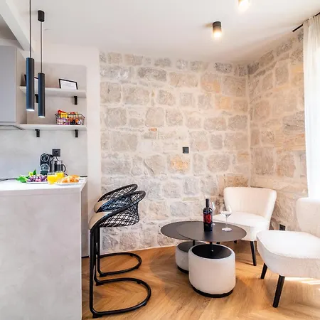 Apartment Centre In Stone House Split Exterior photo
